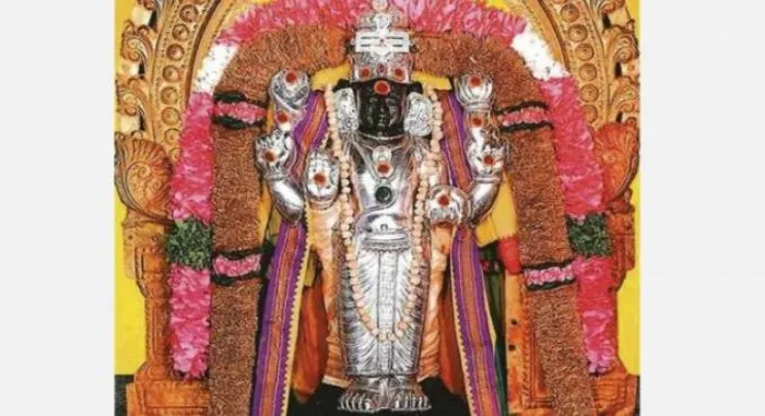  The temple of Guru Bhagavan, who bestows blessings every day!